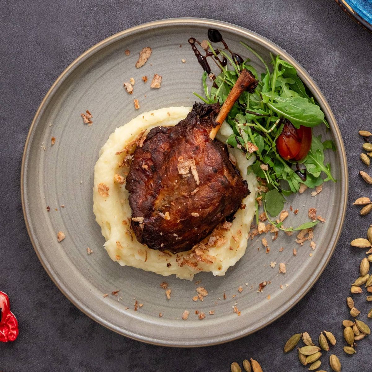 Copănel de porc rumenit cu piure de trufe